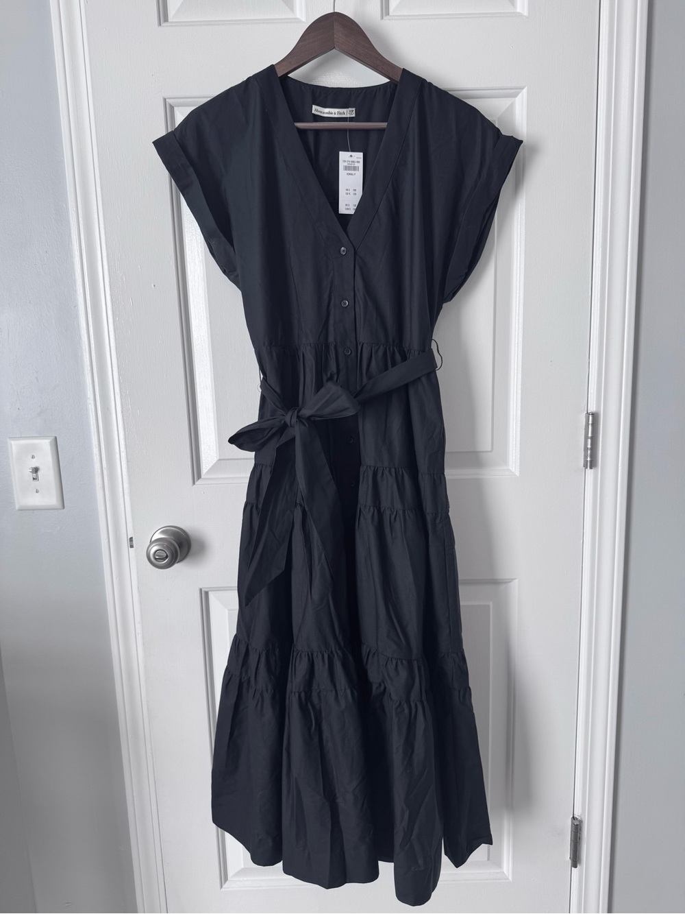 NWT Abercrombie & Fitch BLACK V-neck Button-Front Tiered Maxi Dress